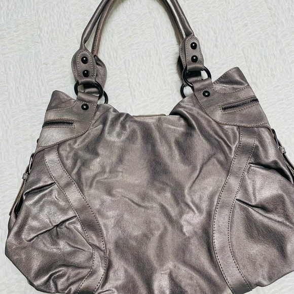 New without tags, Nicole Lee, silver, metallic shoulder bag - Picture 12 of 16